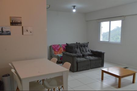 Sala de apartamento para alugar com 1 quarto, 70m² em Camorim, Rio de Janeiro