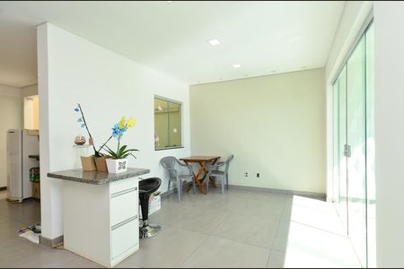 Sala de casa à venda com 3 quartos, 101m² em Fernão Dias, Belo Horizonte