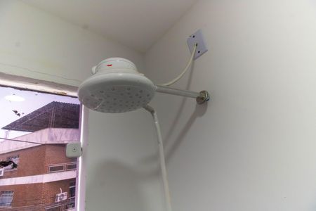 Banheiro de kitnet/studio para alugar com 1 quarto, 20m² em São Lourenço, Niterói