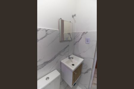 Banheiro de kitnet/studio para alugar com 1 quarto, 20m² em São Lourenço, Niterói