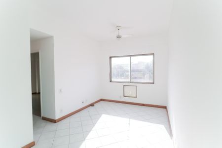 Sala de apartamento para alugar com 2 quartos, 73m² em Del Castilho, Rio de Janeiro