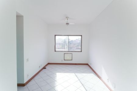 Sala de apartamento para alugar com 2 quartos, 73m² em Del Castilho, Rio de Janeiro