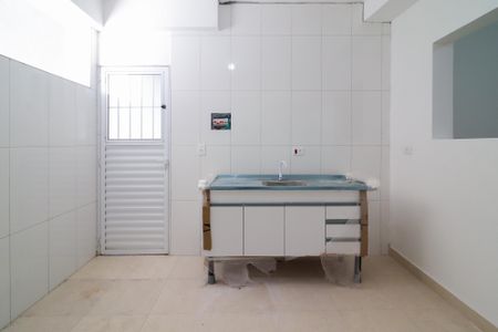 Cozinha de apartamento para alugar com 1 quarto, 24m² em Vila Dalva, São Paulo
