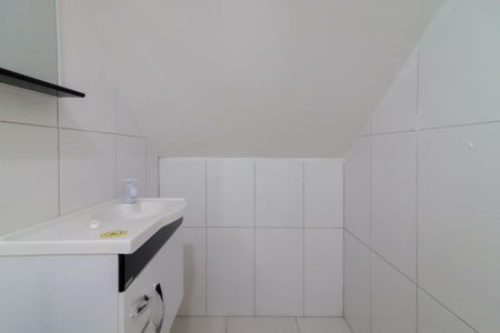 Banheiro de apartamento para alugar com 1 quarto, 24m² em Vila Dalva, São Paulo