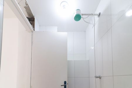 Banheiro de apartamento para alugar com 1 quarto, 24m² em Vila Dalva, São Paulo
