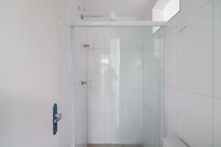 Banheiro de apartamento para alugar com 1 quarto, 25m² em Vila Dalva, São Paulo