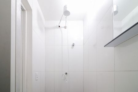 Banheiro de apartamento para alugar com 1 quarto, 25m² em Vila Dalva, São Paulo