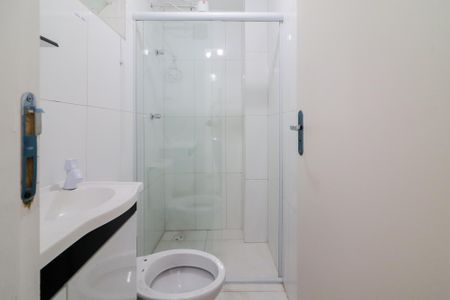 Banheiro de apartamento para alugar com 1 quarto, 25m² em Vila Dalva, São Paulo