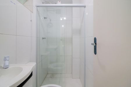 Banheiro de apartamento para alugar com 1 quarto, 24m² em Vila Dalva, São Paulo