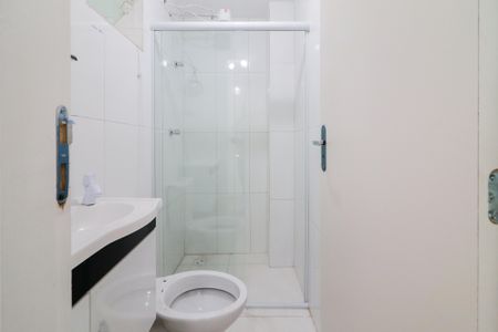 Banheiro de apartamento para alugar com 1 quarto, 24m² em Vila Dalva, São Paulo