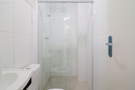 Banheiro Social de apartamento para alugar com 1 quarto, 25m² em Vila Dalva, São Paulo