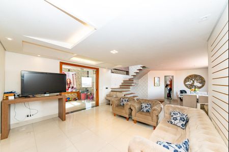 Sala 1 de casa para alugar com 4 quartos, 365m² em Barreiro, Belo Horizonte