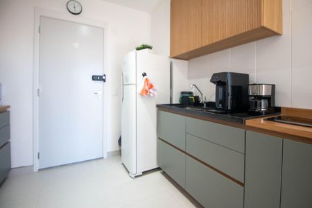 Cozinha de apartamento para alugar com 1 quarto, 27m² em Campo Belo, São Paulo