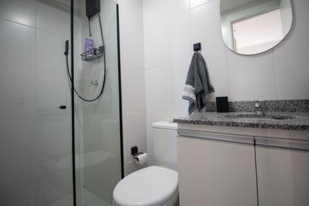 Banheiro de apartamento para alugar com 1 quarto, 27m² em Campo Belo, São Paulo