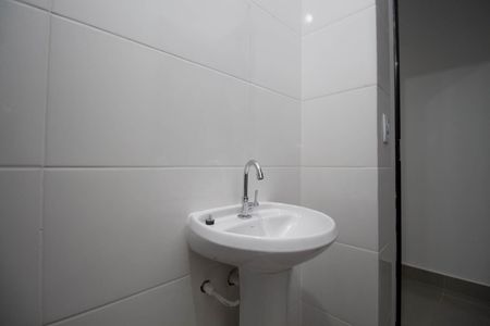 Banheiro de apartamento para alugar com 1 quarto, 35m² em Recanto das Emas, Brasília