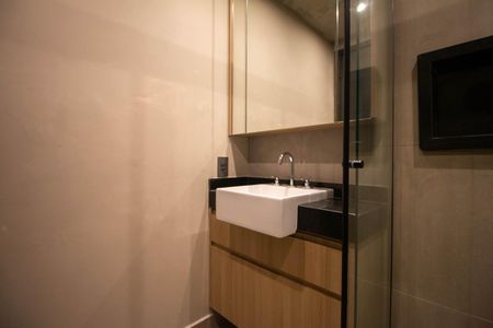 Banheiro Social de apartamento para alugar com 1 quarto, 26m² em Jardim das Acacias, São Paulo