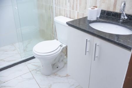 Banheiro de apartamento para alugar com 1 quarto, 49m² em Pituaçu, Salvador