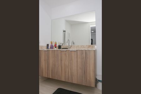 Banheiro de kitnet/studio para alugar com 1 quarto, 27m² em Perdizes, São Paulo