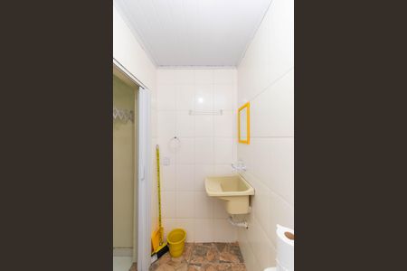 Banheiro de kitnet/studio para alugar com 1 quarto, 28m² em Cidade Continental, São Paulo