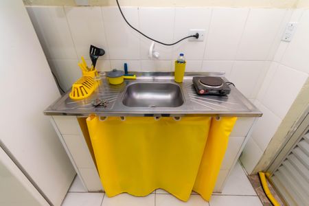 Cozinha de kitnet/studio para alugar com 1 quarto, 28m² em Cidade Continental, São Paulo