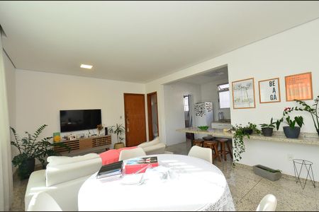 Sala de apartamento para alugar com 2 quartos, 80m² em Santo Antônio, Belo Horizonte