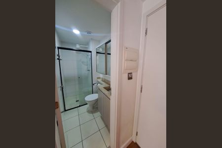 Banheiro de apartamento à venda com 1 quarto, 38m² em Presidente Altino, Osasco