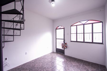 Sala de casa para alugar com 2 quartos, 373m² em Mutua, São Gonçalo