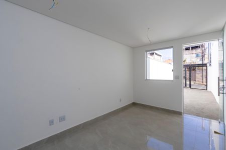 Sala de casa à venda com 2 quartos, 115m² em Floramar, Belo Horizonte
