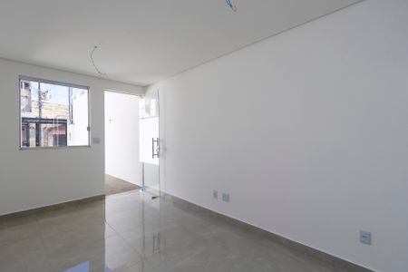 Sala de casa à venda com 2 quartos, 115m² em Floramar, Belo Horizonte