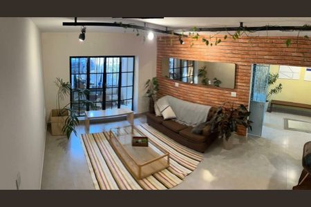 Casa à venda com 3 quartos, 160m² em Vila Elvira, São Paulo