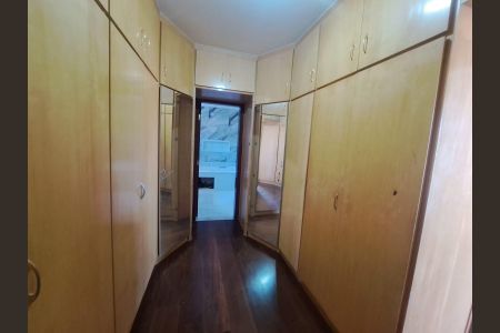 Closet da suíte 1 de casa para alugar com 6 quartos, 484m² em Vila Yolanda, Osasco