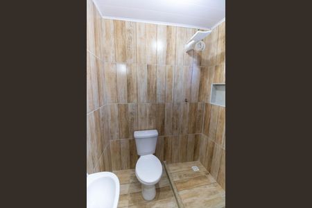 Banheiro de kitnet/studio para alugar com 1 quarto, 23m² em Piratininga, Niterói