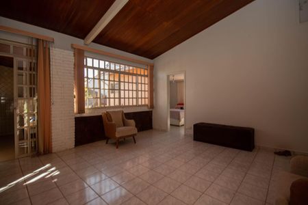Sala 2 de casa para alugar com 6 quartos, 400m² em Qe 15, Brasília