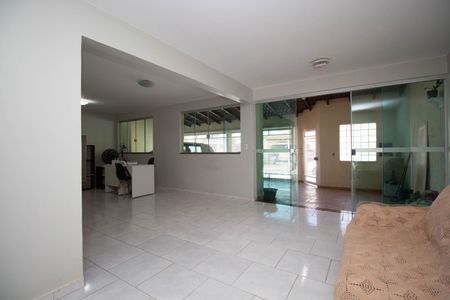 Sala 1 de casa para alugar com 6 quartos, 400m² em Qe 15, Brasília