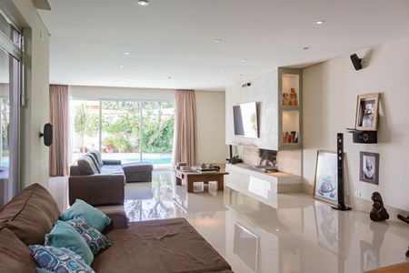 Sala de casa à venda com 6 quartos, 600m² em Bela Aliança, São Paulo