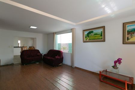 Sala de casa à venda com 3 quartos, 379m² em Indaiá, Belo Horizonte