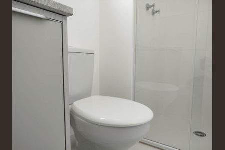 Banheiro de kitnet/studio para alugar com 1 quarto, 27m² em Vila Matilde, São Paulo