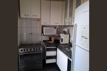 Cozinha de apartamento à venda com 3 quartos, 70m² em Heliópolis, Belo Horizonte