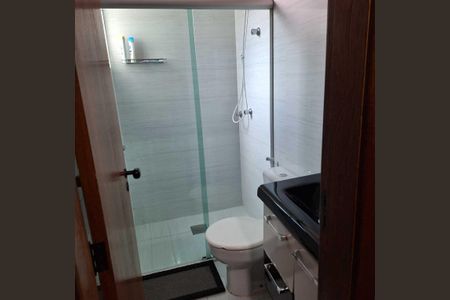 Banheiro de apartamento à venda com 3 quartos, 70m² em Heliópolis, Belo Horizonte