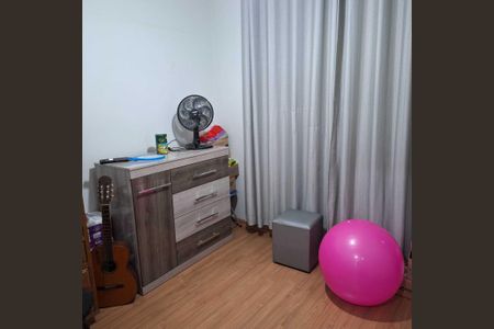 Quarto de apartamento à venda com 3 quartos, 70m² em Heliópolis, Belo Horizonte