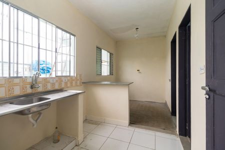 Sala/Cozinha de casa para alugar com 2 quartos, 42m² em Parque dos Bancarios, São Paulo