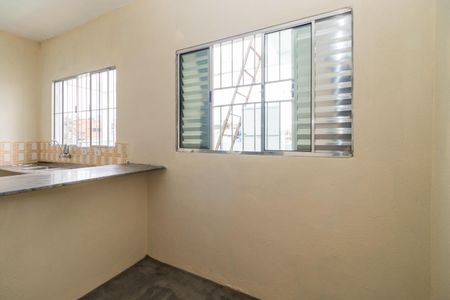 Sala/Cozinha de casa para alugar com 2 quartos, 42m² em Parque dos Bancarios, São Paulo