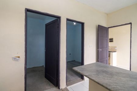 Sala/Cozinha de casa para alugar com 2 quartos, 42m² em Parque dos Bancarios, São Paulo