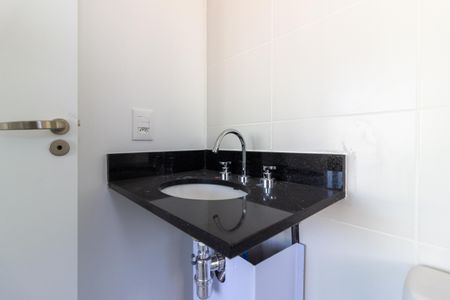 Banheiro de kitnet/studio à venda com 1 quarto, 24m² em Pinheiros, São Paulo