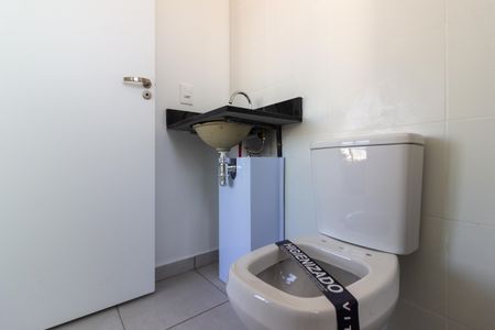 Banheiro de kitnet/studio à venda com 1 quarto, 24m² em Pinheiros, São Paulo