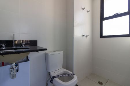 Banheiro de kitnet/studio à venda com 1 quarto, 24m² em Pinheiros, São Paulo
