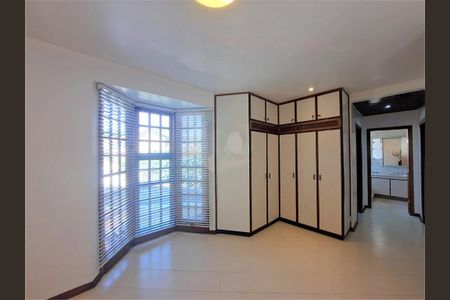 Casa à venda com 4 quartos, 447m² em Granja Julieta, São Paulo