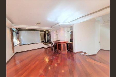 Casa à venda com 4 quartos, 447m² em Granja Julieta, São Paulo