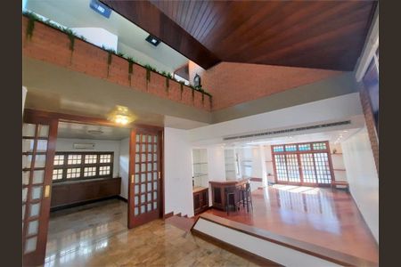 Casa à venda com 4 quartos, 447m² em Granja Julieta, São Paulo