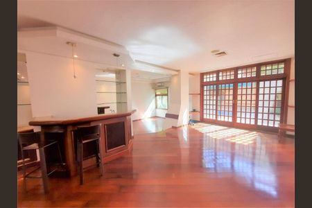 Casa à venda com 4 quartos, 447m² em Granja Julieta, São Paulo